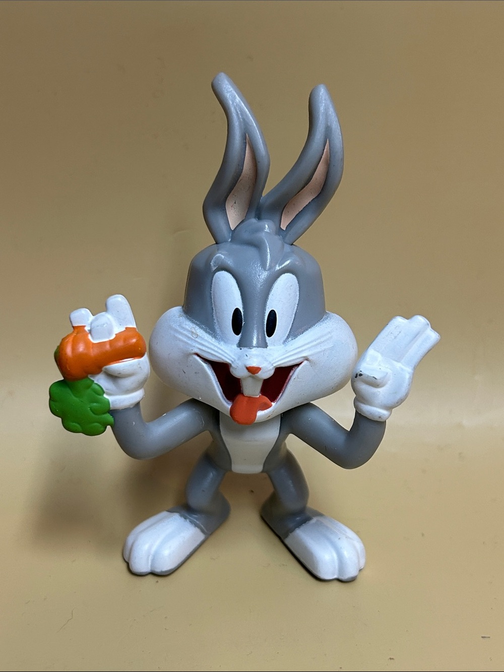 McDonalds LOONEY TUNES - Bug Bunny (2) 2020  HAPPY MEAL